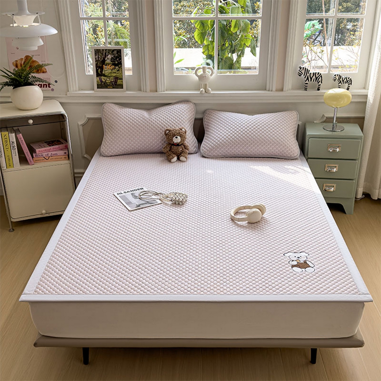 91家纺网 家纺一手货源 找家纺 几禾 2026新款大豆豆刺绣款席子凉席-小熊饼干 香芋紫-床席款