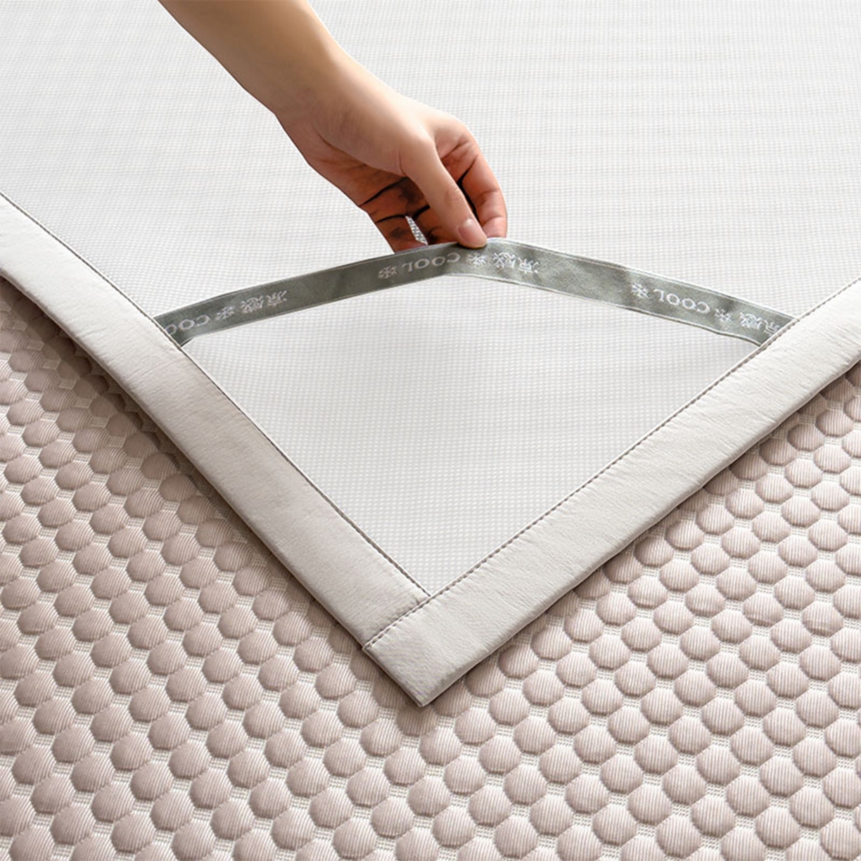 91家纺网 家纺一手货源 找家纺 几禾 2026新款大豆豆刺绣款席子凉席-小熊饼干 香芋紫-床席款