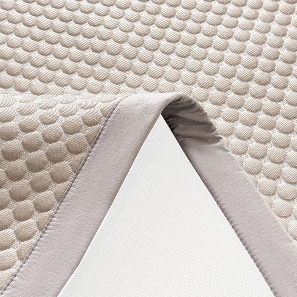 91家纺网 家纺一手货源 找家纺 几禾 2026新款大豆豆刺绣款席子凉席-小熊饼干 椰子灰-床席款