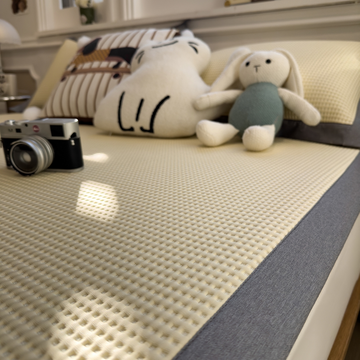 91家纺网 家纺一手货源 找家纺 （总）几禾 2026新款华夫格刺绣款席子凉席