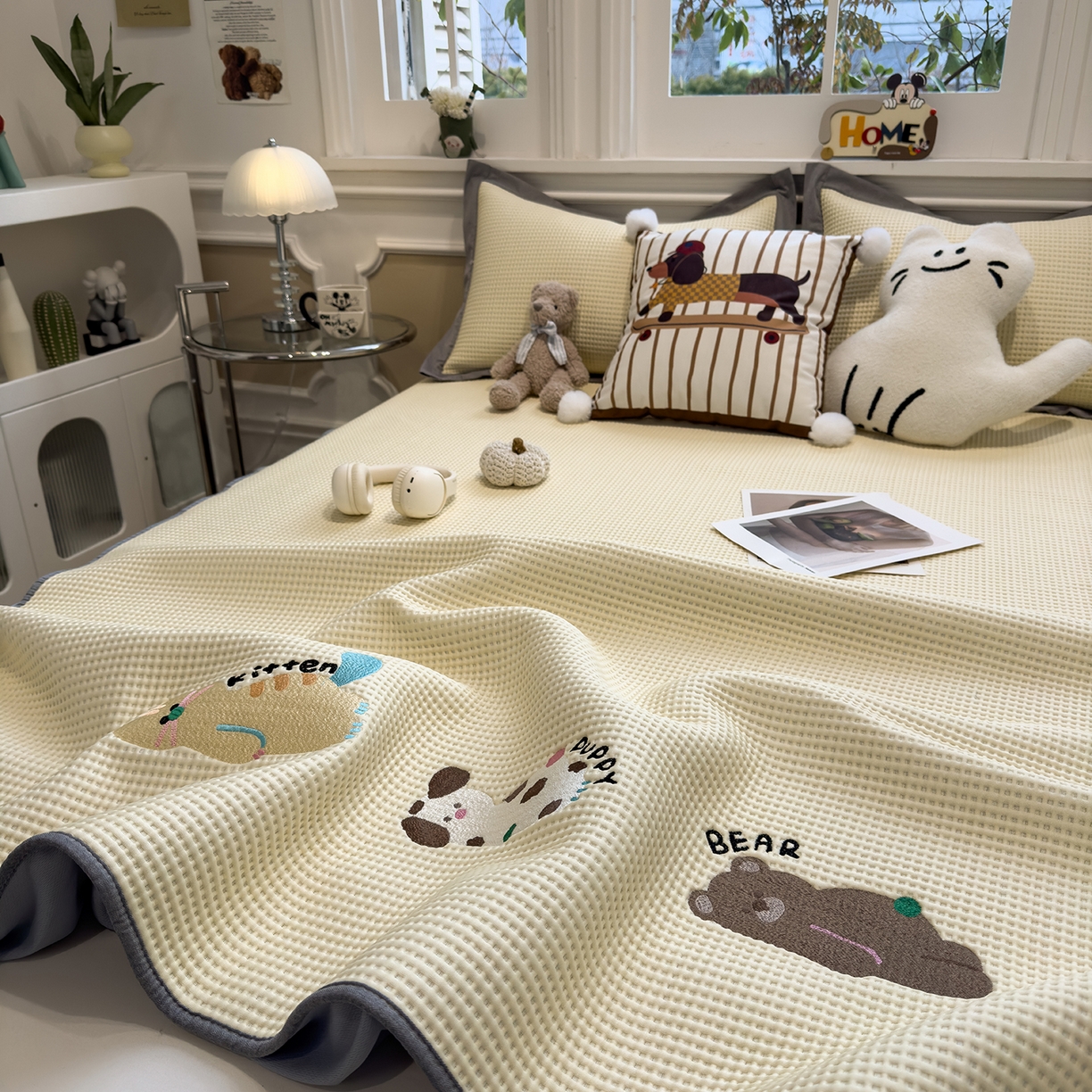 91家纺网 家纺一手货源 找家纺 几禾 2026新款华夫格刺绣款席子凉席 懒懒小憩-床笠款