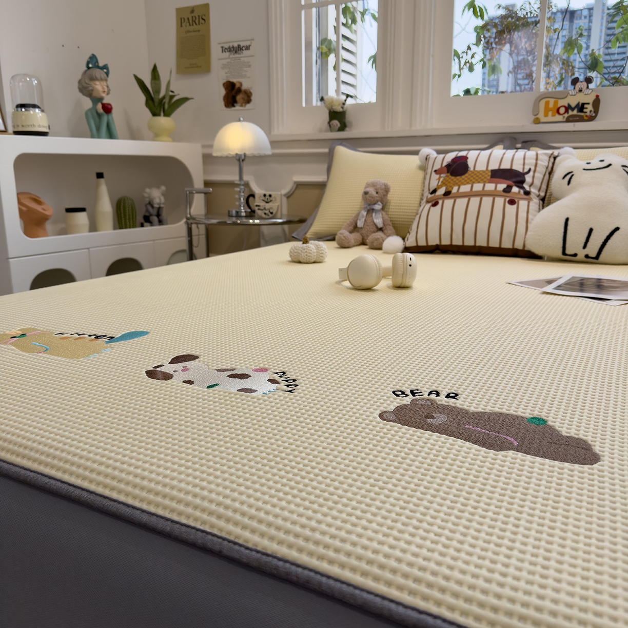 91家纺网 家纺一手货源 找家纺 几禾 2026新款华夫格刺绣款席子凉席 懒懒小憩-床笠款