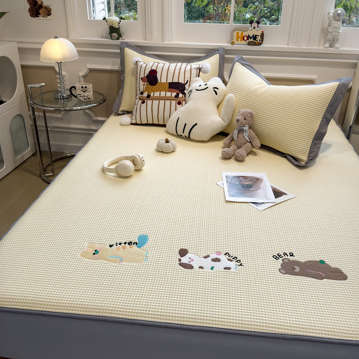 91家纺网 家纺一手货源 找家纺 几禾 2026新款华夫格刺绣款席子凉席 懒懒小憩-床笠款