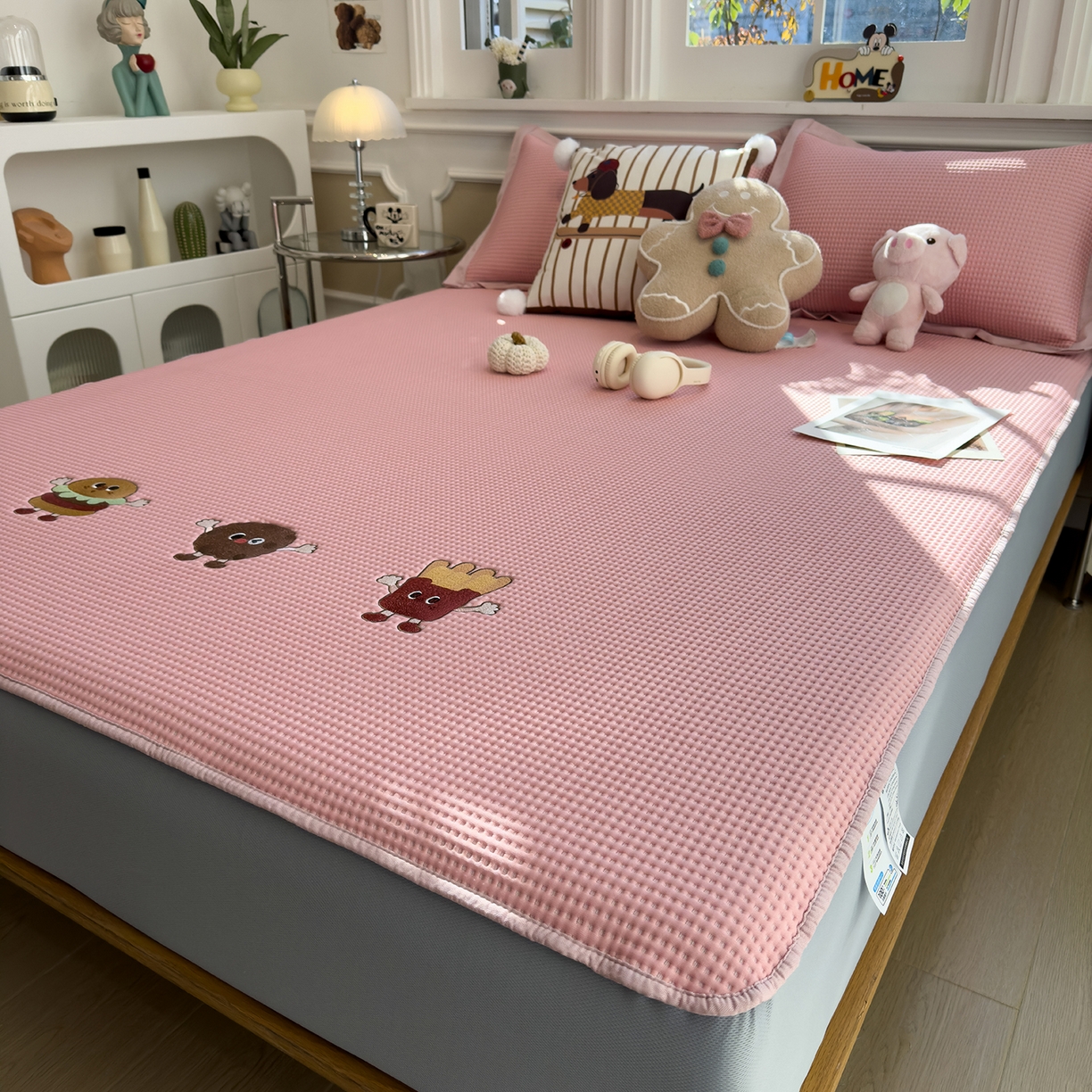 91家纺网 家纺一手货源 找家纺 几禾 2026新款华夫格刺绣款席子凉席 可可喵派-床笠款