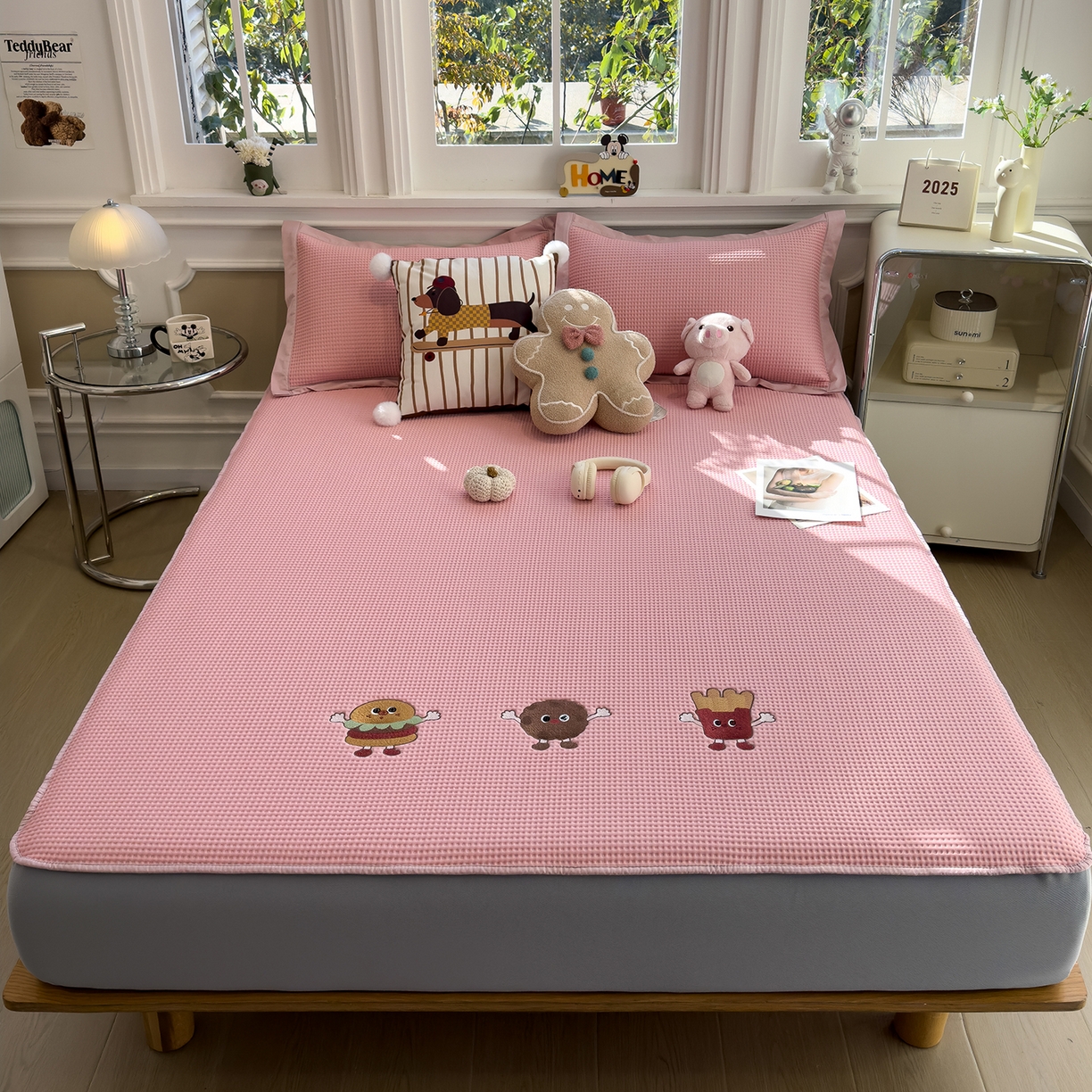 91家纺网 家纺一手货源 找家纺 几禾 2026新款华夫格刺绣款席子凉席 可可喵派-床笠款