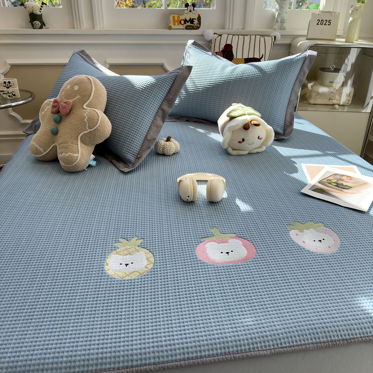 91家纺网 家纺一手货源 找家纺 几禾 2026新款华夫格刺绣款席子凉席 奶冻喵-湖蓝-床笠款