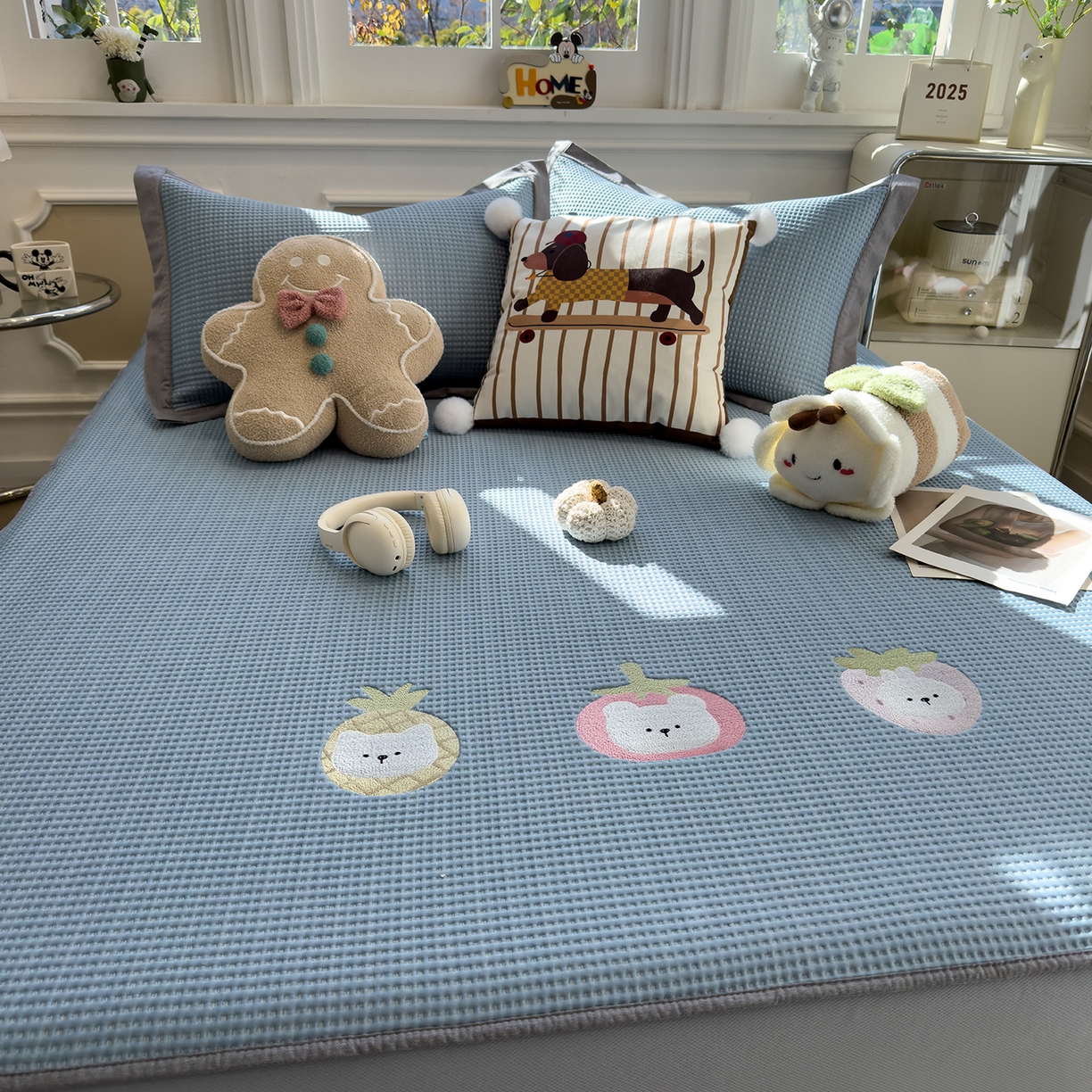 91家纺网 家纺一手货源 找家纺 几禾 2026新款华夫格刺绣款席子凉席 奶冻喵-湖蓝-床笠款