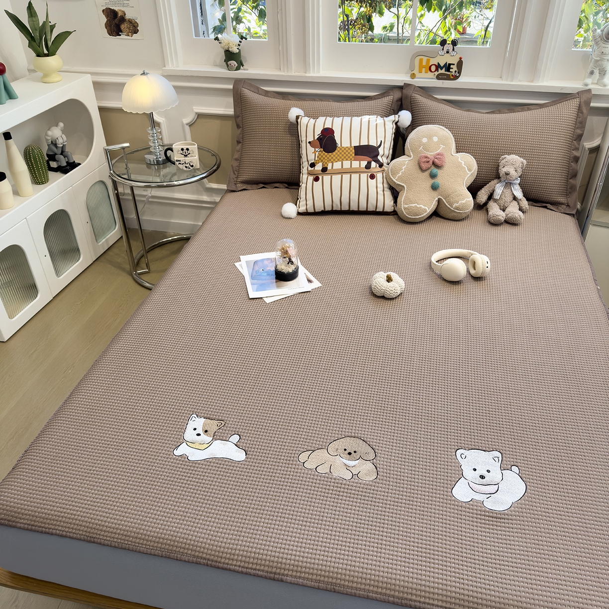 91家纺网 家纺一手货源 找家纺 几禾 2026新款华夫格刺绣款席子凉席 躺躺岛-咖啡棕-床笠款