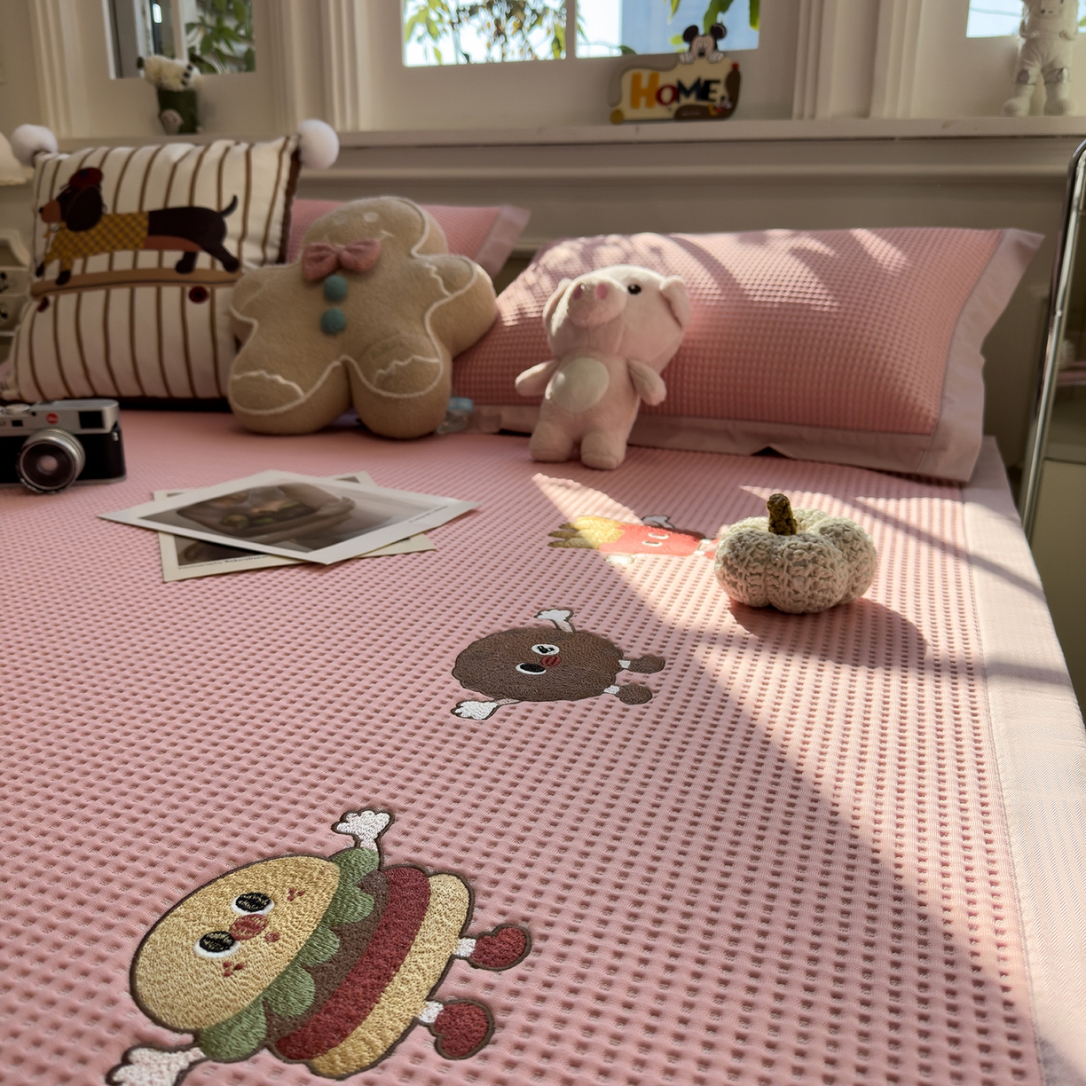 91家纺网 家纺一手货源 找家纺 几禾 2026新款华夫格刺绣款席子凉席 可可喵派-床席款