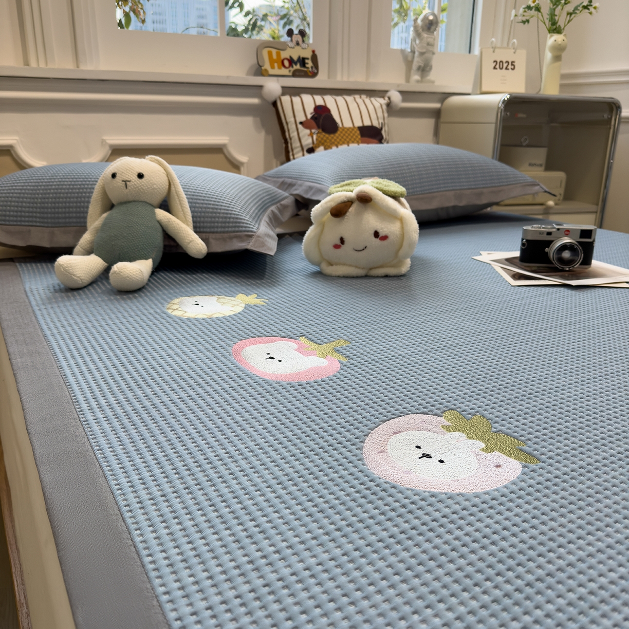 91家纺网 家纺一手货源 找家纺 几禾 2026新款华夫格刺绣款席子凉席 奶冻喵-蓝-床席款