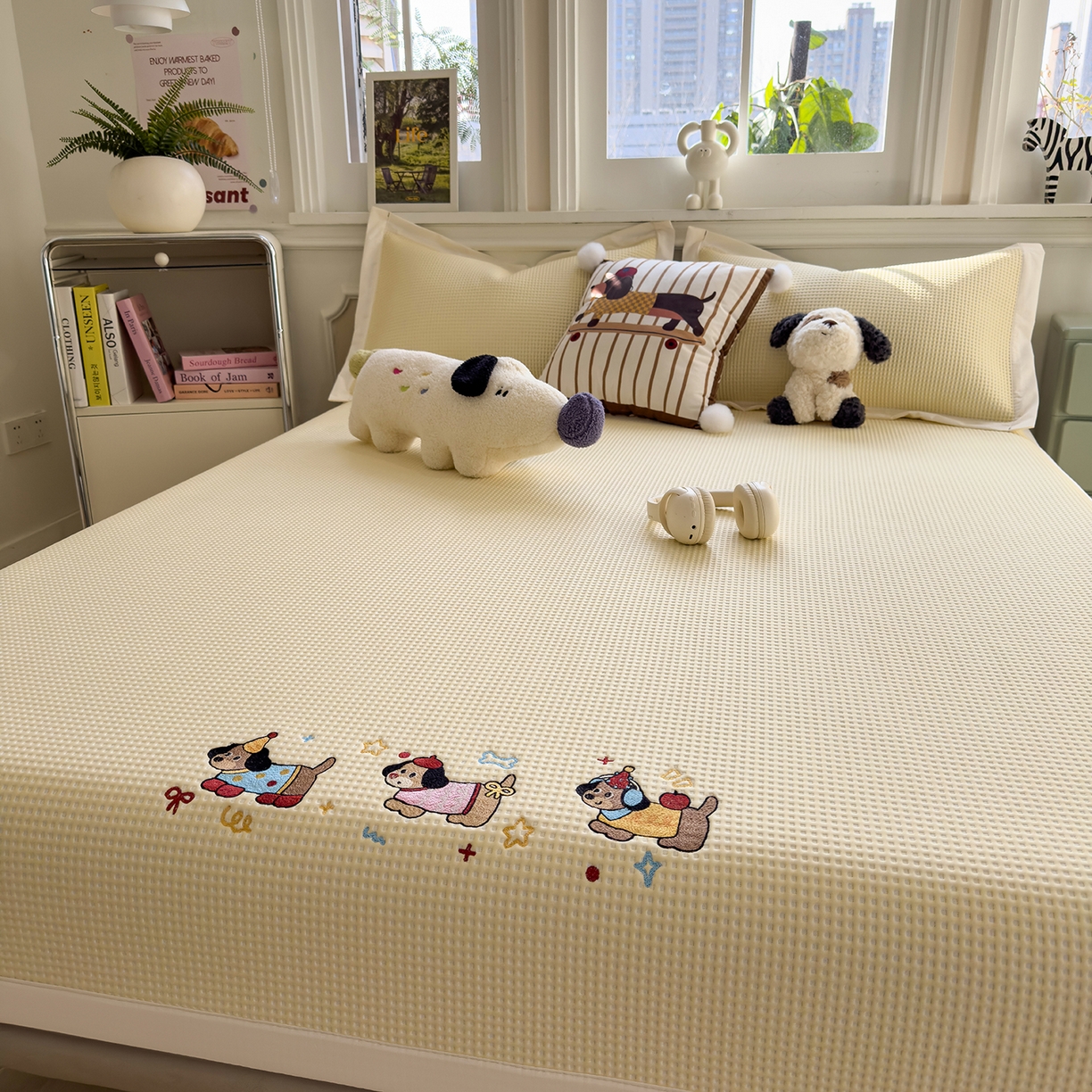 91家纺网 家纺一手货源 找家纺 几禾 2026新款华夫格刺绣款席子凉席 趣味腊肠狗-床席款