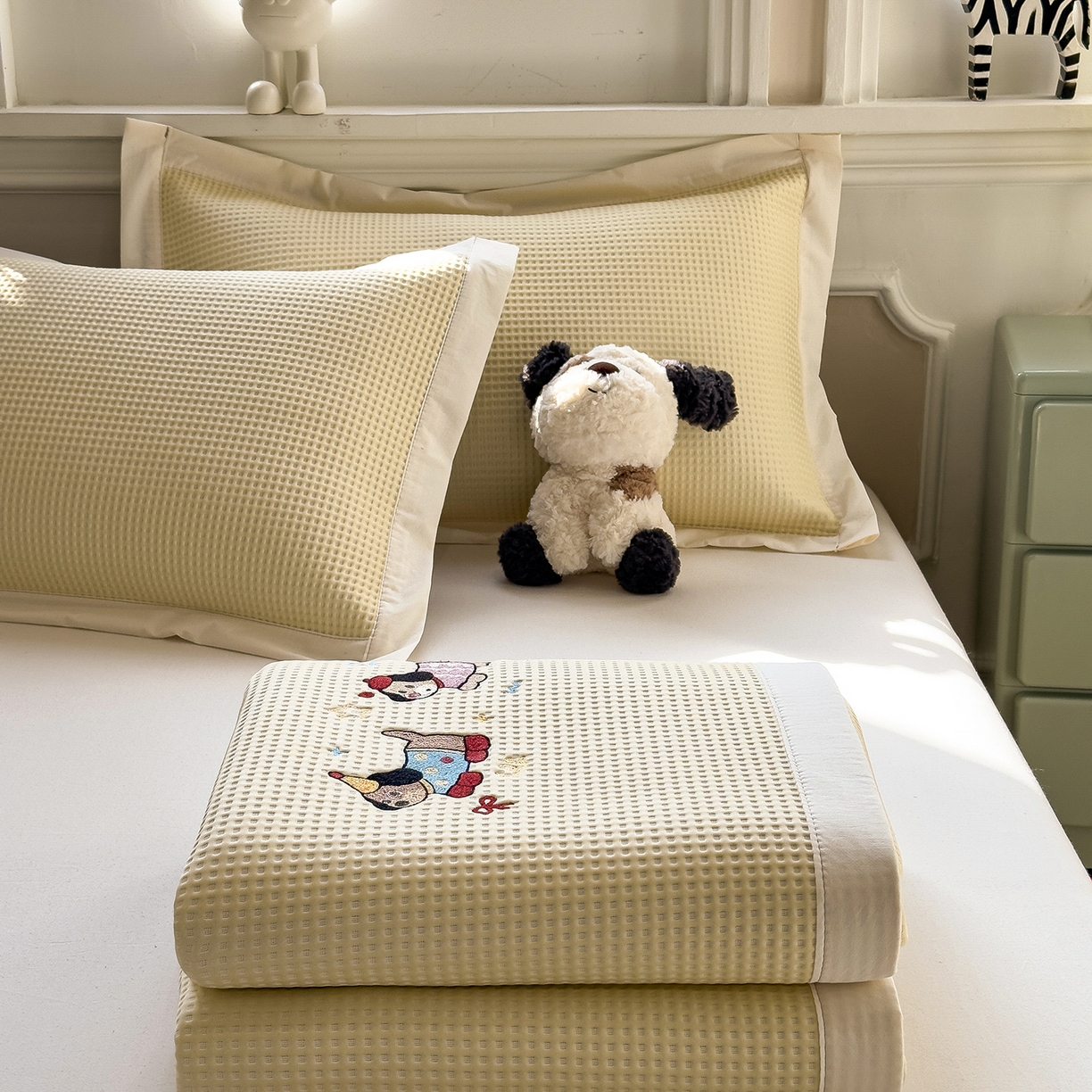 91家纺网 家纺一手货源 找家纺 几禾 2026新款华夫格刺绣款席子凉席 趣味腊肠狗-床席款