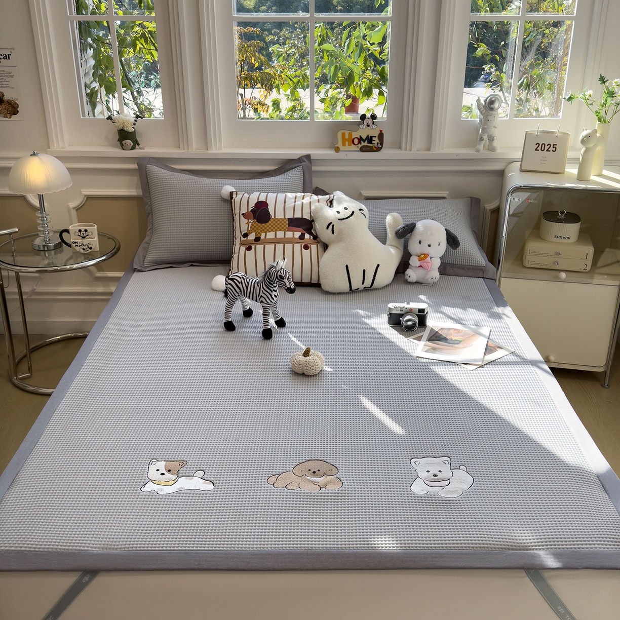 91家纺网 家纺一手货源 找家纺 几禾 2026新款华夫格刺绣款席子凉席 躺躺岛-灰-床席款