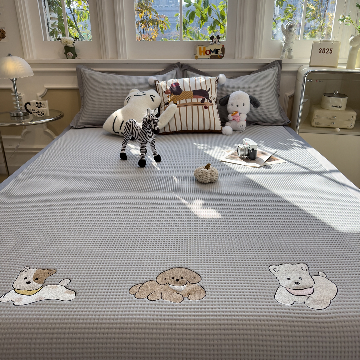 91家纺网 家纺一手货源 找家纺 几禾 2026新款华夫格刺绣款席子凉席 躺躺岛-灰-床席款