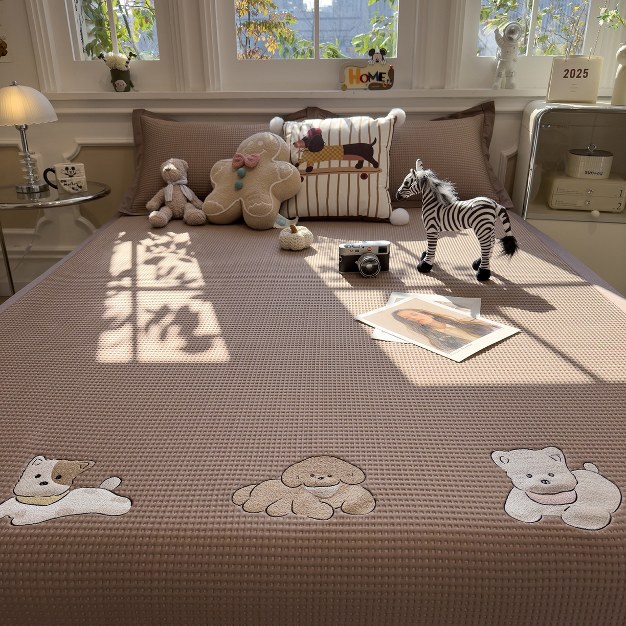 91家纺网 家纺一手货源 找家纺 几禾 2026新款华夫格刺绣款席子凉席 躺躺岛-咖啡棕-床席款