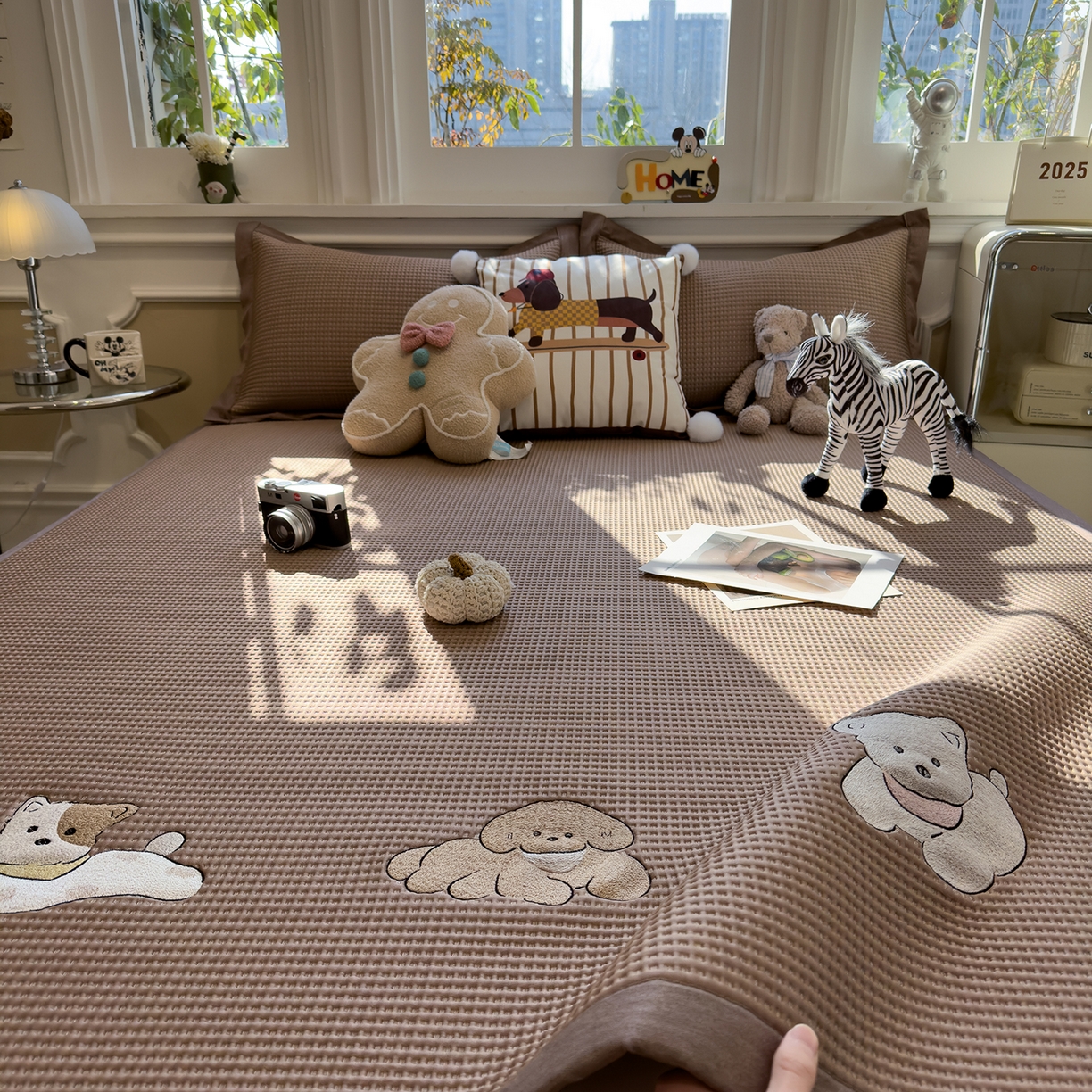 91家纺网 家纺一手货源 找家纺 几禾 2026新款华夫格刺绣款席子凉席 躺躺岛-咖啡棕-床席款