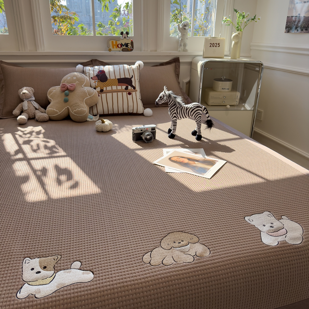 91家纺网 家纺一手货源 找家纺 几禾 2026新款华夫格刺绣款席子凉席 躺躺岛-咖啡棕-床席款