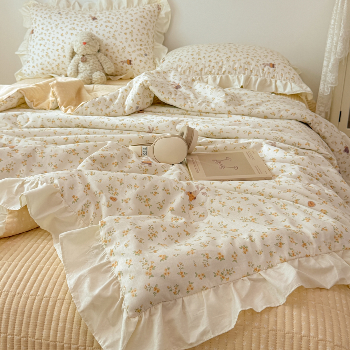 91家纺网 家纺一手货源 找家纺 简宜家居（朝初家纺） 2026新款全棉花边夏被全棉床盖夏被四件套 暖菊花兔