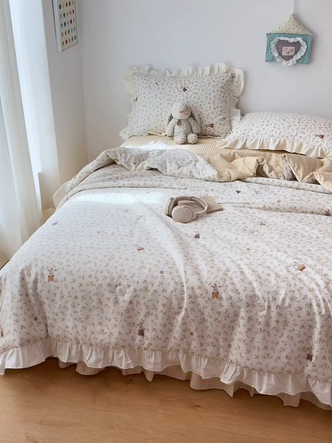 91家纺网 家纺一手货源 找家纺 简宜家居（朝初家纺） 2026新款全棉花边夏被全棉床盖夏被四件套 暖菊花兔