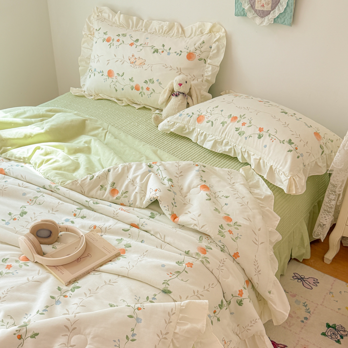 91家纺网 家纺一手货源 找家纺 简宜家居（朝初家纺） 2026新款全棉花边夏被全棉床盖夏被四件套 牵藤兔