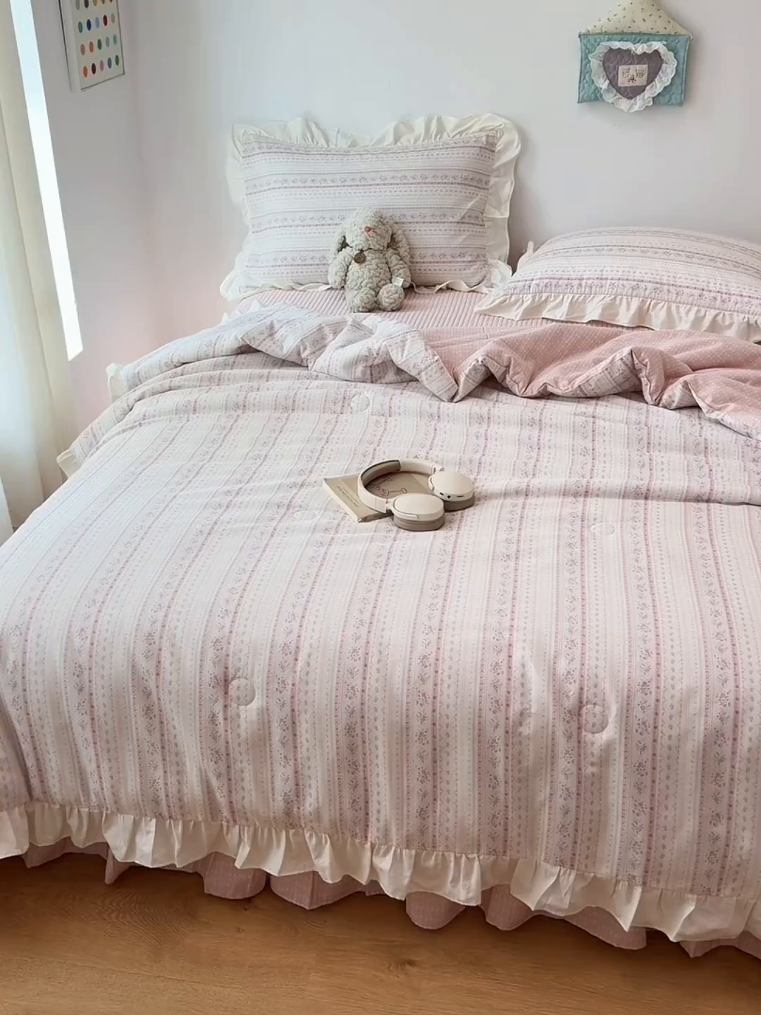 91家纺网 家纺一手货源 找家纺 简宜家居（朝初家纺） 2026新款全棉花边夏被全棉床盖夏被四件套 素条花-粉