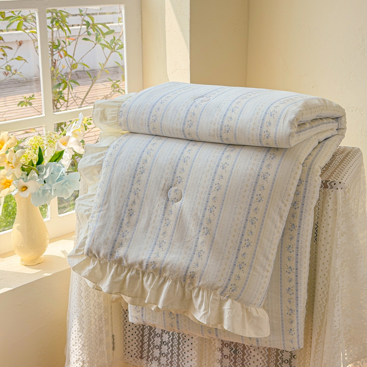 简宜家居（朝初家纺） 2026新款全棉花边夏被全棉床盖夏被四件套 素条花-蓝