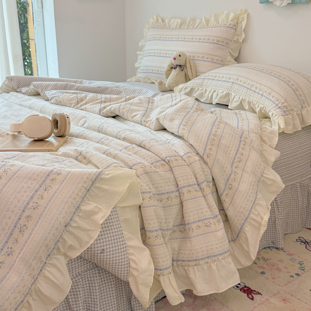 91家纺网 家纺一手货源 找家纺 简宜家居（朝初家纺） 2026新款全棉花边夏被全棉床盖夏被四件套 素条花-蓝