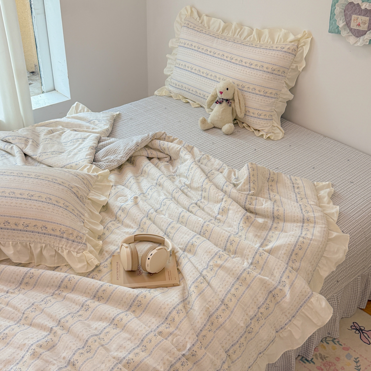 91家纺网 家纺一手货源 找家纺 简宜家居（朝初家纺） 2026新款全棉花边夏被全棉床盖夏被四件套 素条花-蓝