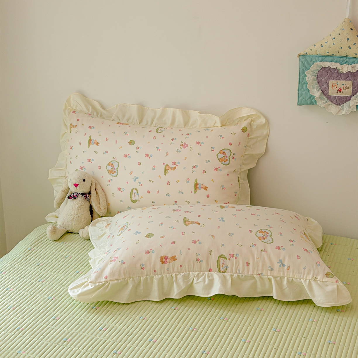 91家纺网 家纺一手货源 找家纺 简宜家居（朝初家纺） 2026新款全棉花边夏被全棉床盖夏被四件套 兔与花笺