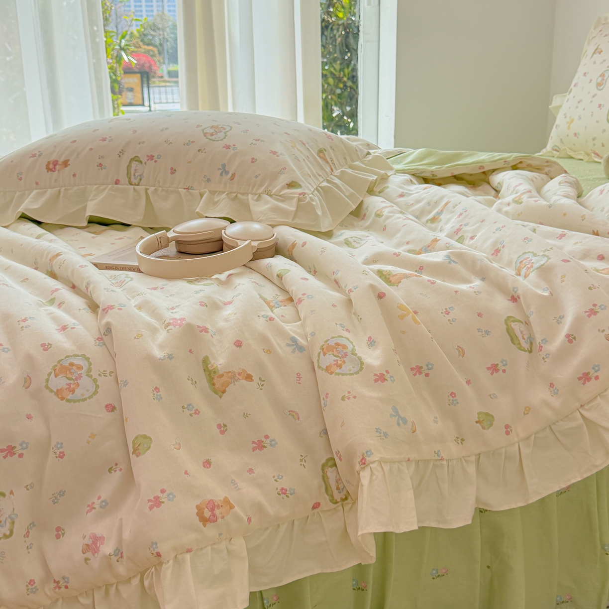 91家纺网 家纺一手货源 找家纺 简宜家居（朝初家纺） 2026新款全棉花边夏被全棉床盖夏被四件套 兔与花笺