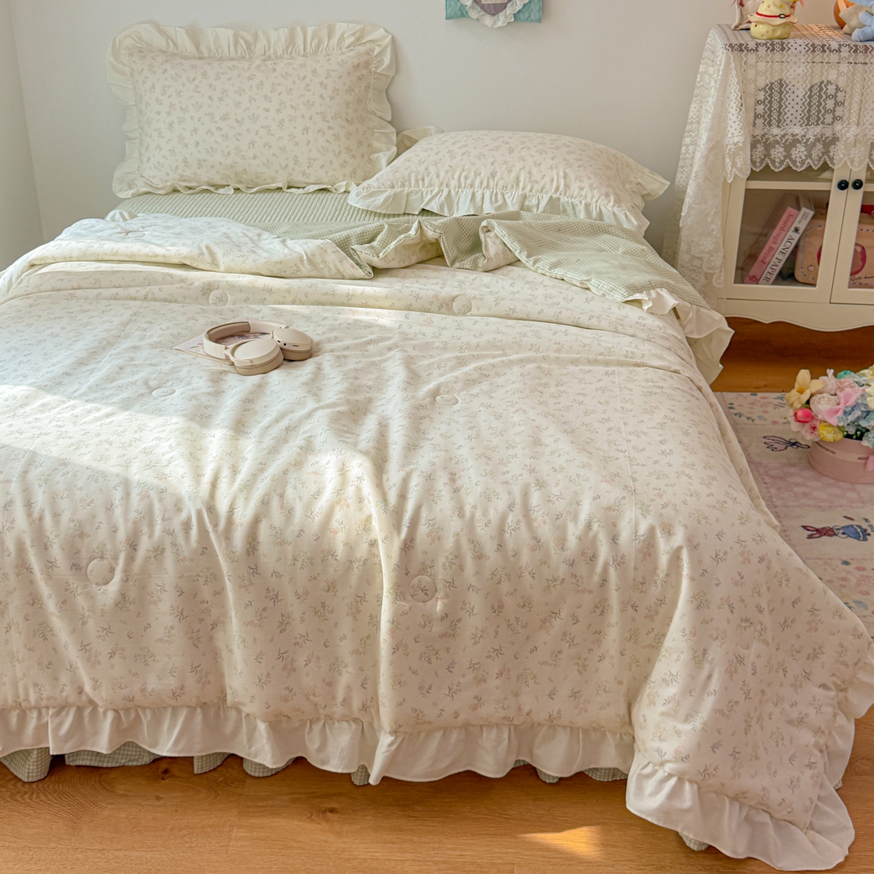 91家纺网 家纺一手货源 找家纺 简宜家居（朝初家纺） 2026新款全棉花边夏被全棉床盖夏被四件套 晚棠枝语