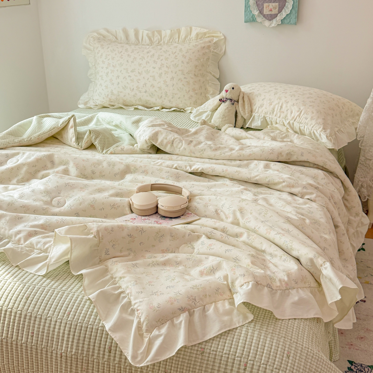 91家纺网 家纺一手货源 找家纺 简宜家居（朝初家纺） 2026新款全棉花边夏被全棉床盖夏被四件套 晚棠枝语