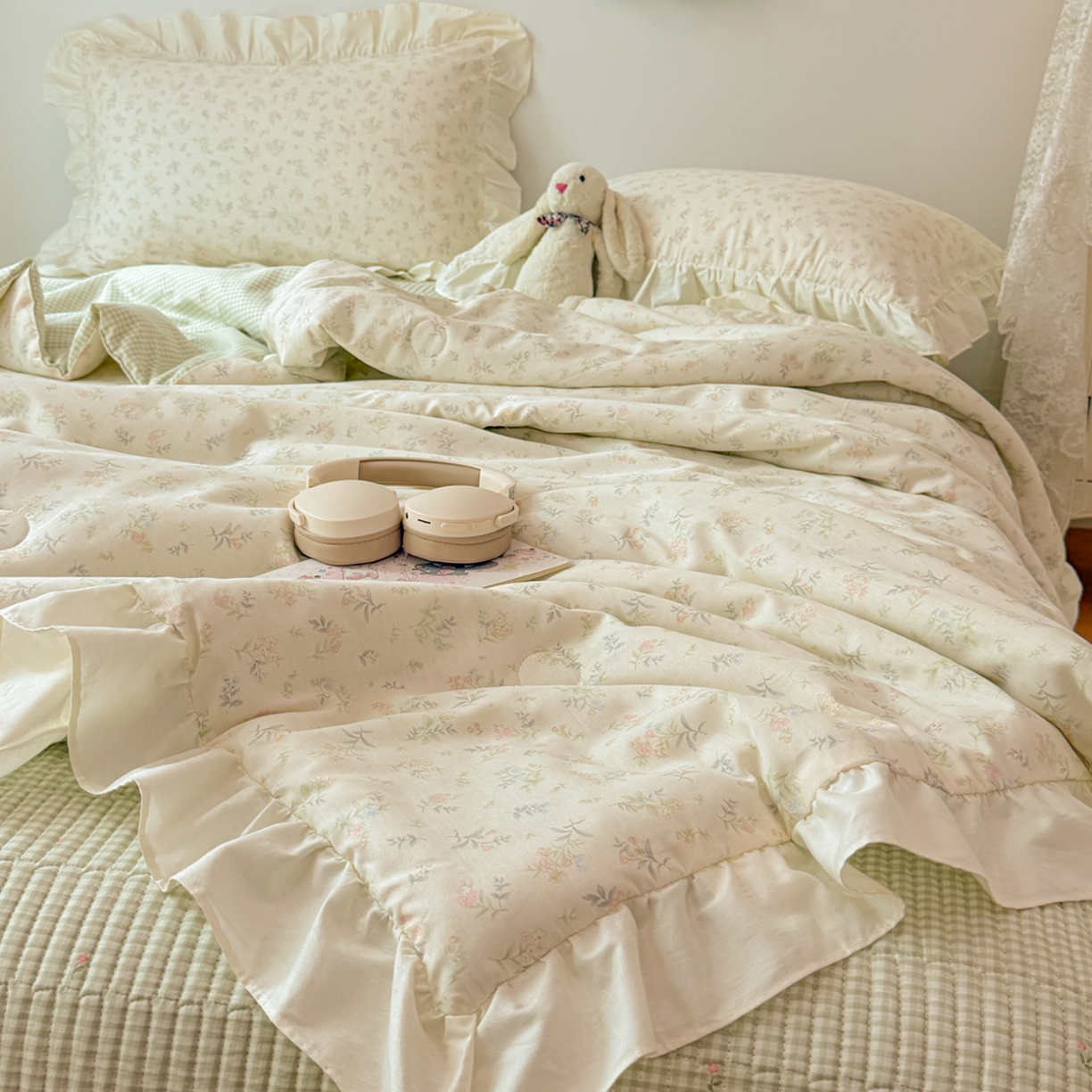 91家纺网 家纺一手货源 找家纺 简宜家居（朝初家纺） 2026新款全棉花边夏被全棉床盖夏被四件套 晚棠枝语