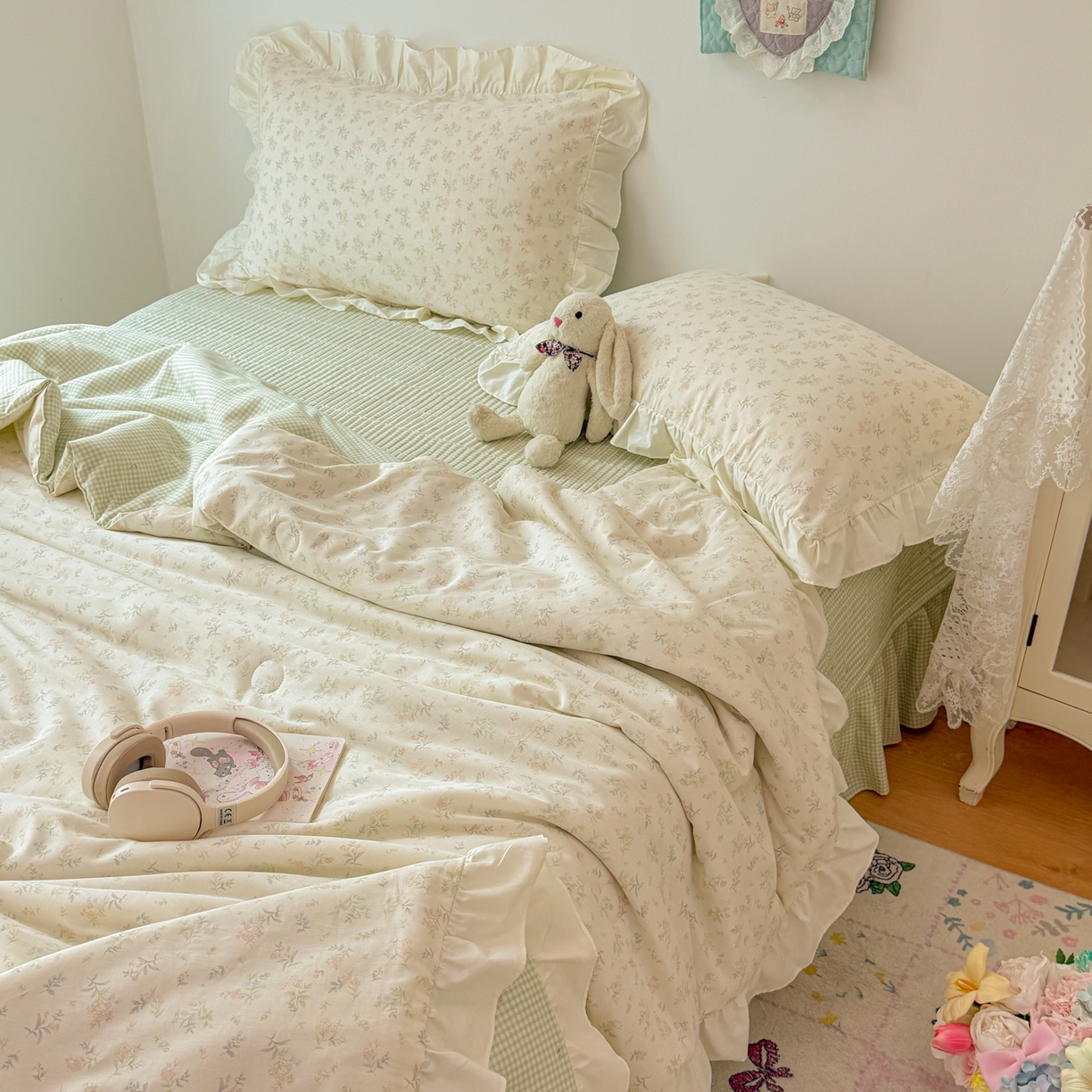 91家纺网 家纺一手货源 找家纺 简宜家居（朝初家纺） 2026新款全棉花边夏被全棉床盖夏被四件套 晚棠枝语