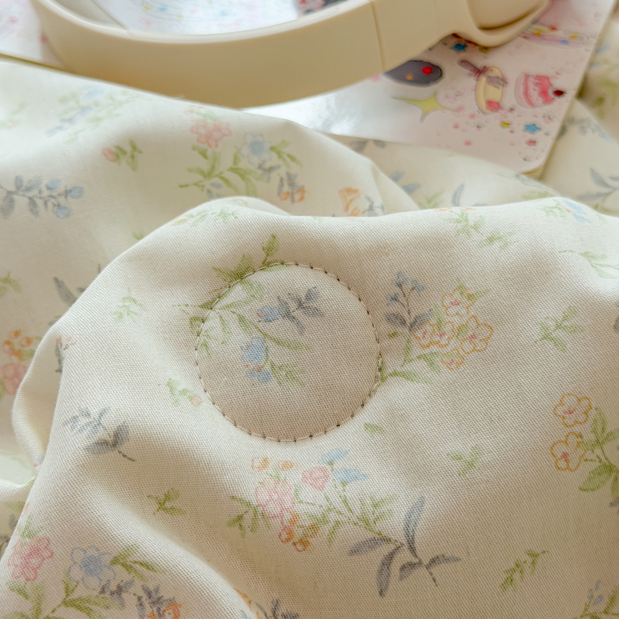 91家纺网 家纺一手货源 找家纺 简宜家居（朝初家纺） 2026新款全棉花边夏被全棉床盖夏被四件套 晚棠枝语