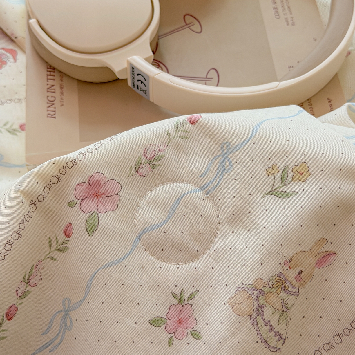 91家纺网 家纺一手货源 找家纺 简宜家居（朝初家纺） 2026新款全棉花边夏被全棉床盖夏被四件套 幸福小兔