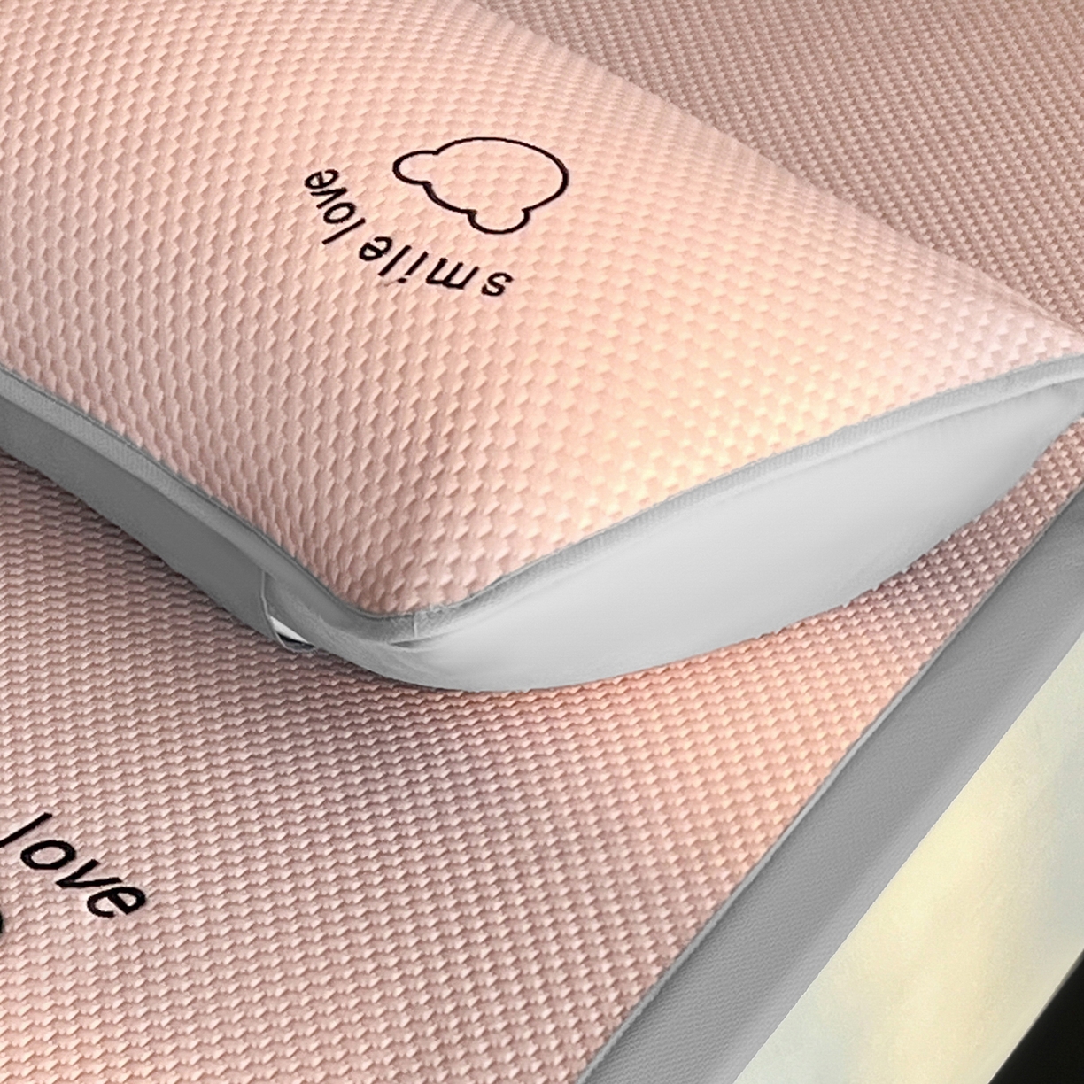 91家纺网 家纺一手货源 找家纺 （总）奇丝雅 2026新款夏季A类绣花PE冰豆豆冰丝凉席枕套凉感家用单人学生宿舍48×74cm