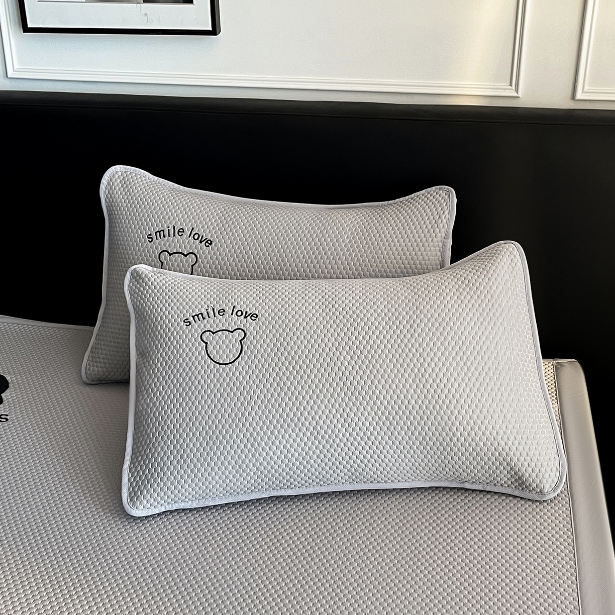 91家纺网 家纺一手货源 找家纺 （总）奇丝雅 2026新款夏季A类绣花PE冰豆豆冰丝凉席枕套凉感家用单人学生宿舍48×74cm