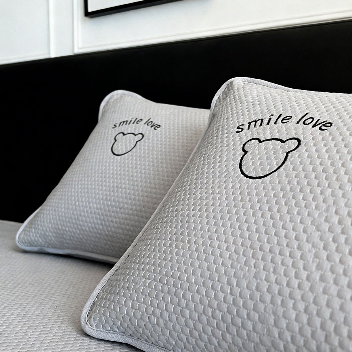 91家纺网 家纺一手货源 找家纺 奇丝雅 2026新款夏季A类绣花PE冰豆豆冰丝凉席枕套凉感家用单人学生宿舍48×74cm 八宝熊-灰