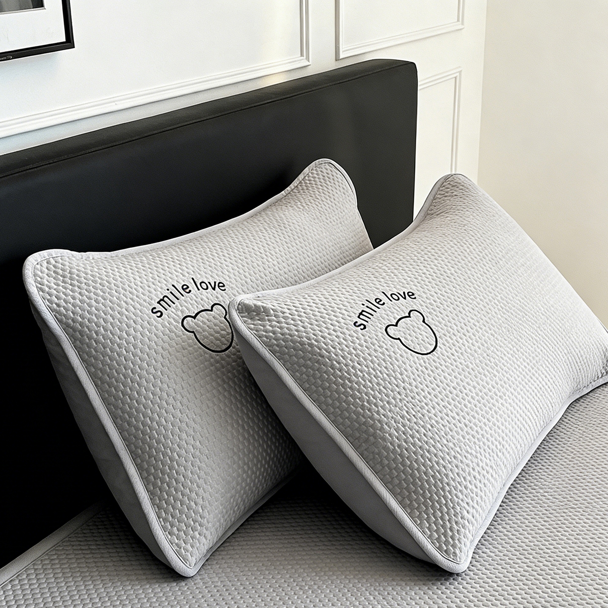 91家纺网 家纺一手货源 找家纺 奇丝雅 2026新款夏季A类绣花PE冰豆豆冰丝凉席枕套凉感家用单人学生宿舍48×74cm 八宝熊-灰