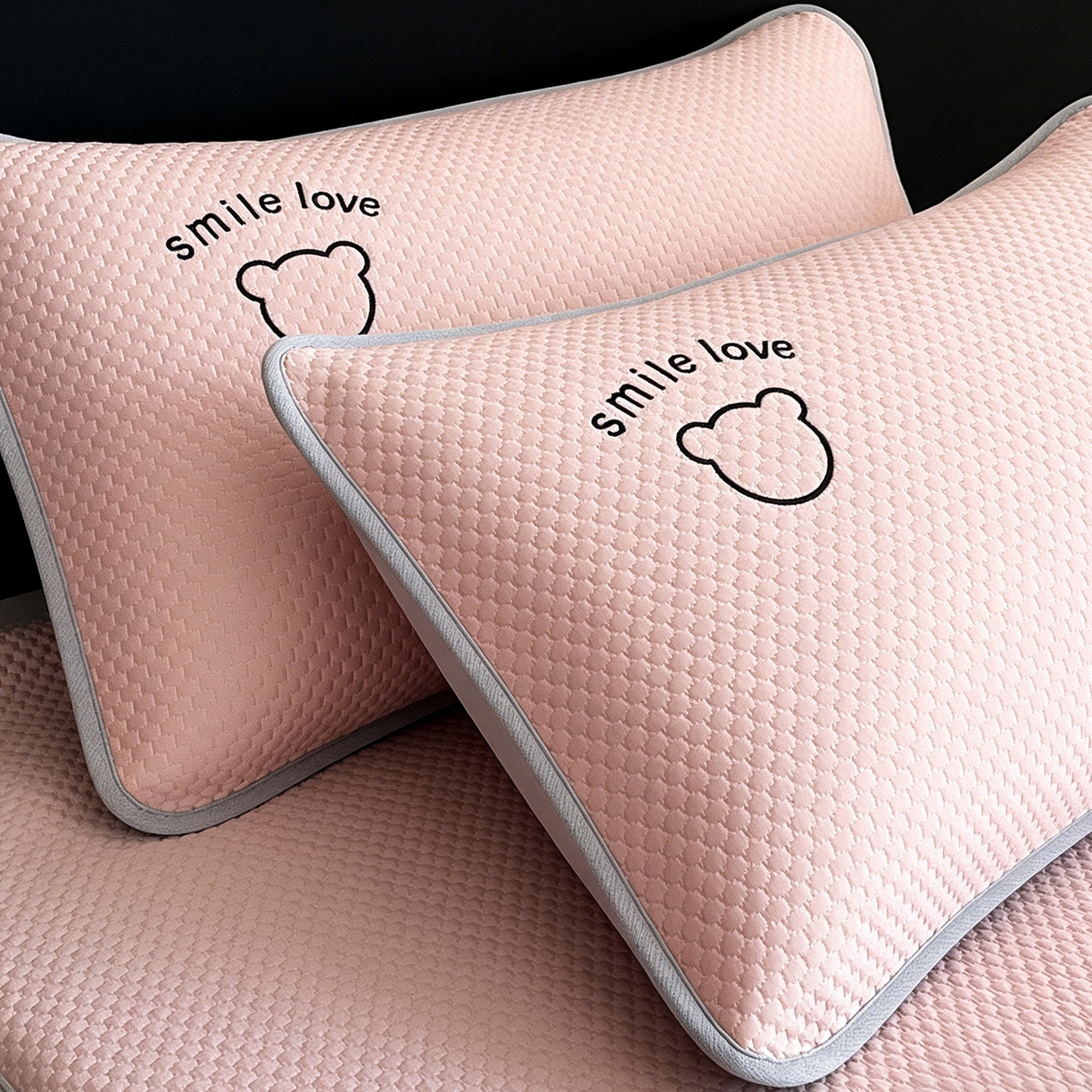 91家纺网 家纺一手货源 找家纺 （总）奇丝雅 2026新款夏季A类绣花PE冰豆豆冰丝凉席枕套凉感家用单人学生宿舍48×74cm