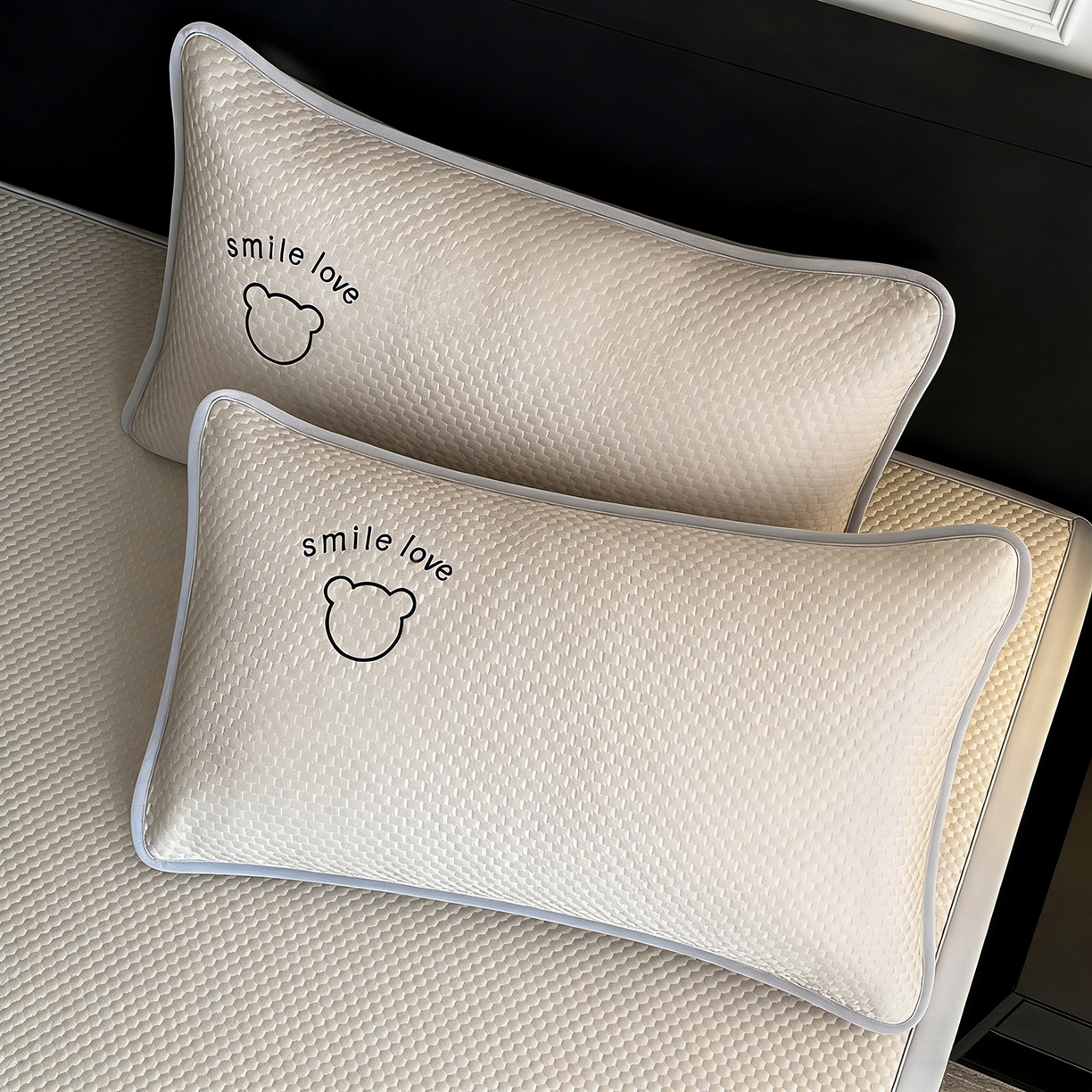 91家纺网 家纺一手货源 找家纺 奇丝雅 2026新款夏季A类绣花PE冰豆豆冰丝凉席枕套凉感家用单人学生宿舍48×74cm 八宝熊-咖