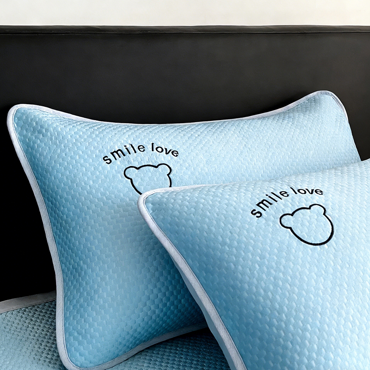 91家纺网 家纺一手货源 找家纺 奇丝雅 2026新款夏季A类绣花PE冰豆豆冰丝凉席枕套凉感家用单人学生宿舍48×74cm 八宝熊-蓝