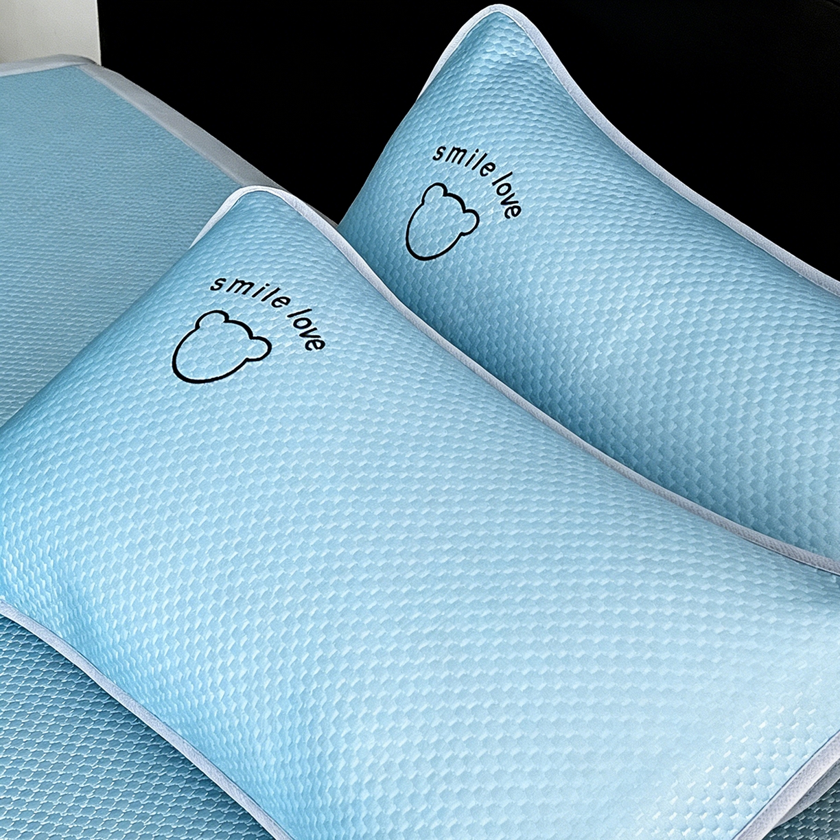 91家纺网 家纺一手货源 找家纺 奇丝雅 2026新款夏季A类绣花PE冰豆豆冰丝凉席枕套凉感家用单人学生宿舍48×74cm 八宝熊-蓝