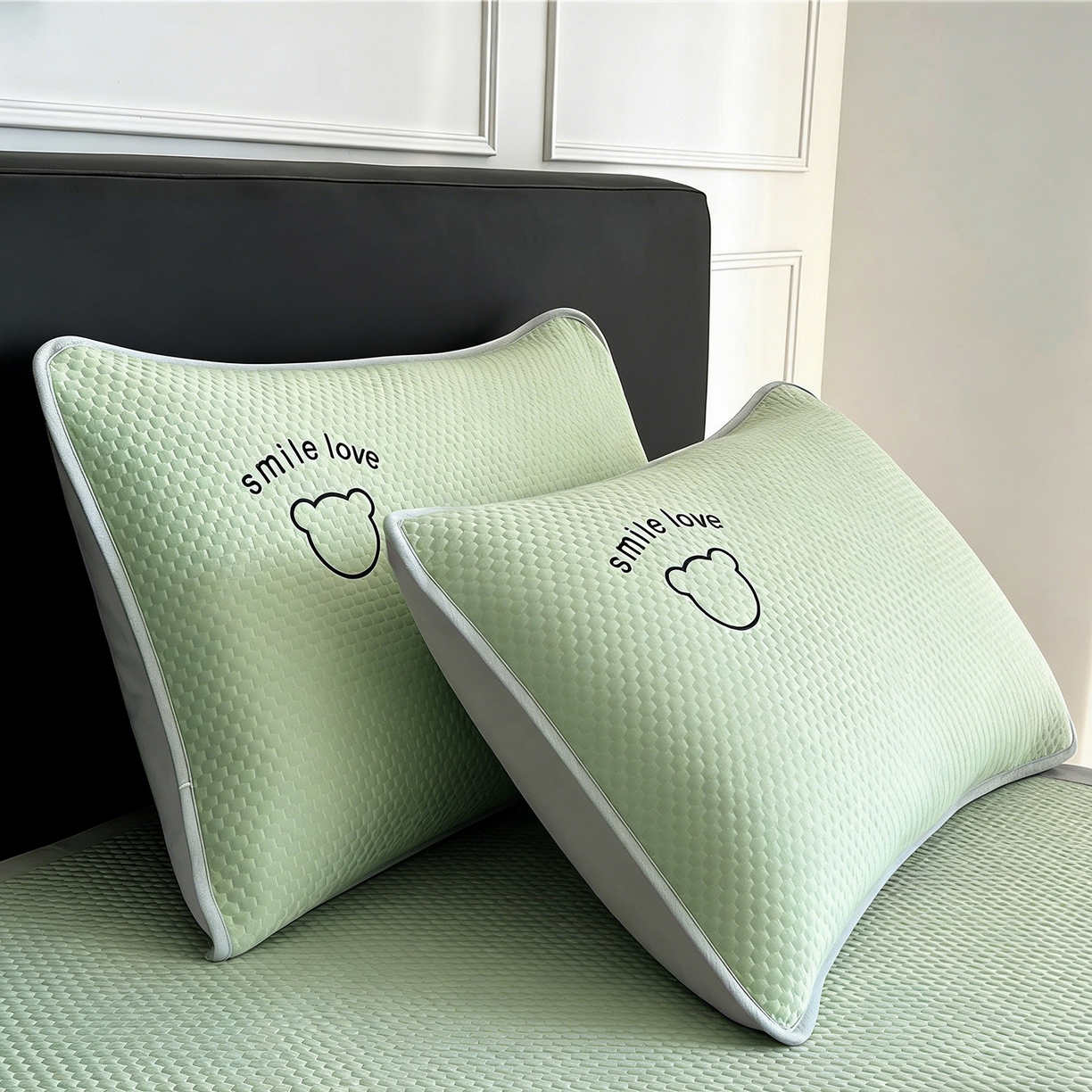 91家纺网 家纺一手货源 找家纺 奇丝雅 2026新款夏季A类绣花PE冰豆豆冰丝凉席枕套凉感家用单人学生宿舍48×74cm 八宝熊-绿