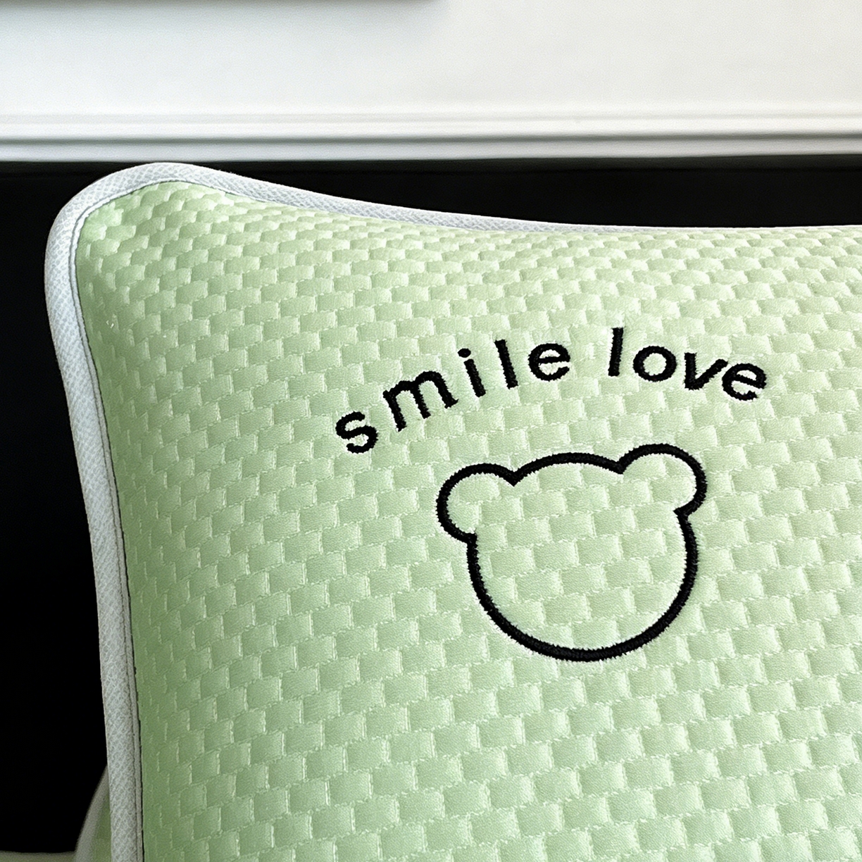 91家纺网 家纺一手货源 找家纺 奇丝雅 2026新款夏季A类绣花PE冰豆豆冰丝凉席枕套凉感家用单人学生宿舍48×74cm 八宝熊-绿