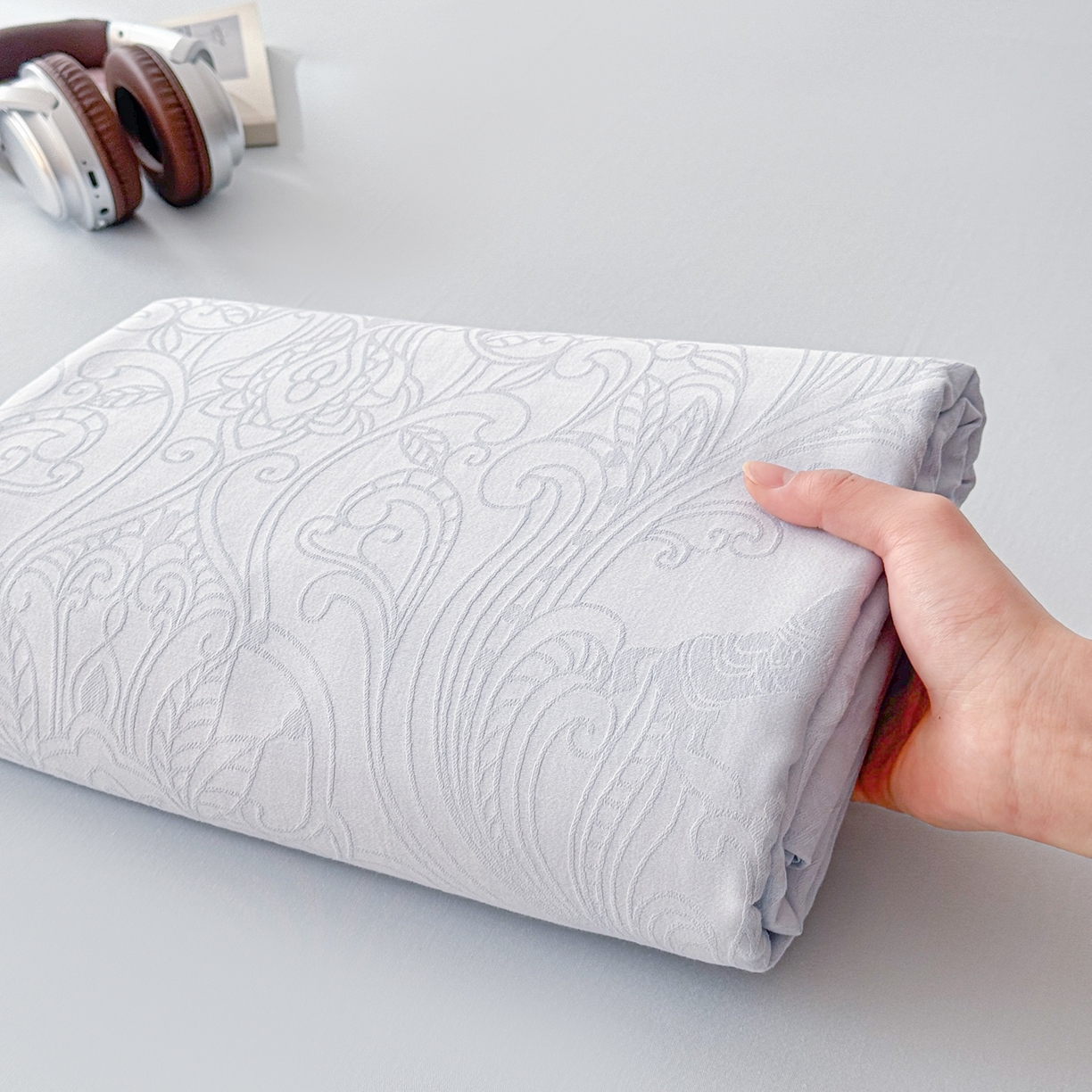 91家纺网 家纺一手货源 找家纺 眠博士 2026新款全棉提花床单单床单床单单件 冠马踏云-嫩蓝