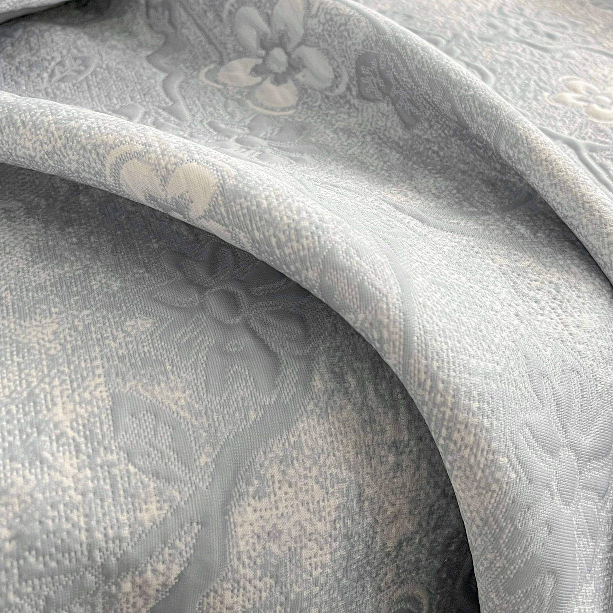 91家纺网 家纺一手货源 找家纺 宅家居 2026春夏新款PE高分子复合软提花凉席豆豆席大床裙三件套-暗香系列 暗香-灰色