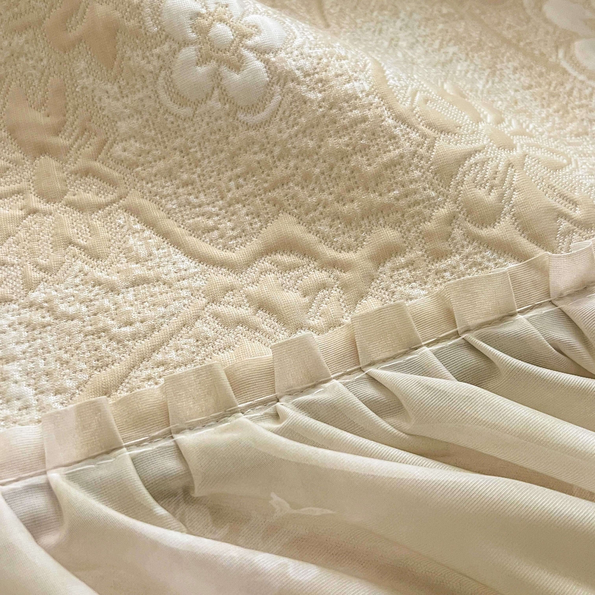 91家纺网 家纺一手货源 找家纺 宅家居 2026春夏新款PE高分子复合软提花凉席豆豆席大床裙三件套-暗香系列 暗香-香槟