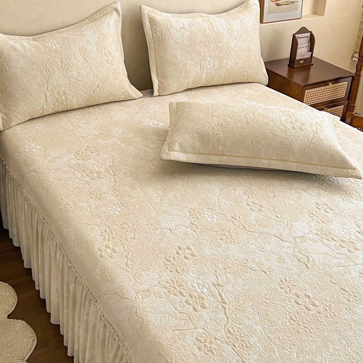 91家纺网 家纺一手货源 找家纺 宅家居 2026春夏新款PE高分子复合软提花凉席豆豆席大床裙三件套-暗香系列 暗香-香槟